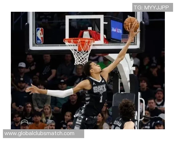 文班亚马首场比赛表现惊艳五次盖帽并隔扣字母哥引发广泛热议